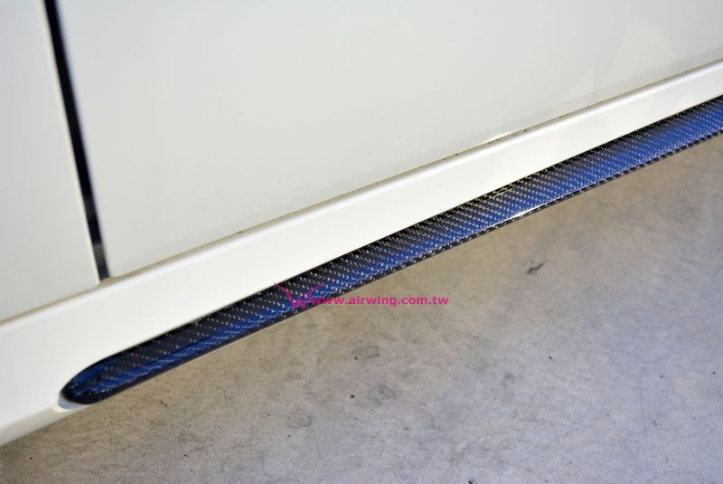 Benz W176 AMG carbon Side Skirt Insert 02.JPG
